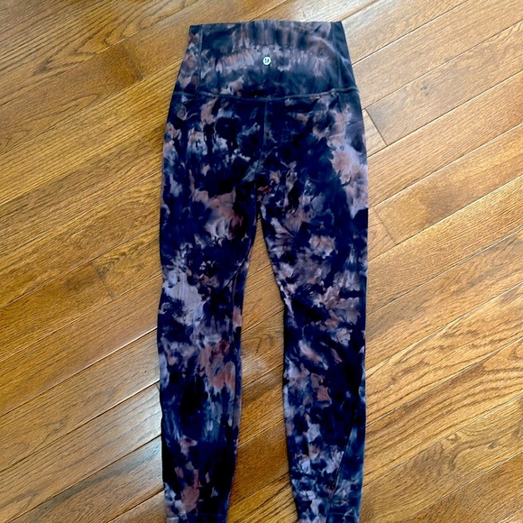 EUC Lululemon High Rise Leggings - Picture 2 of 3